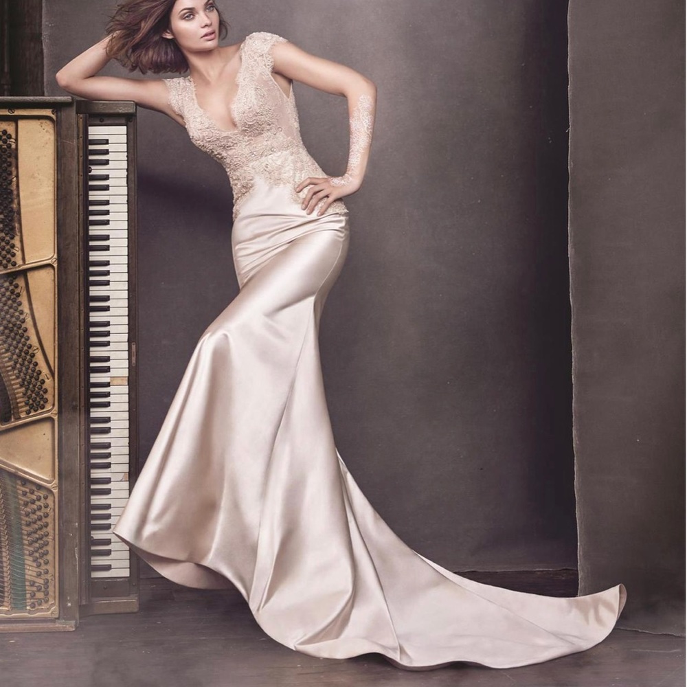 Lazaro 3653 // pre-owned EUC wedding gown ♥️